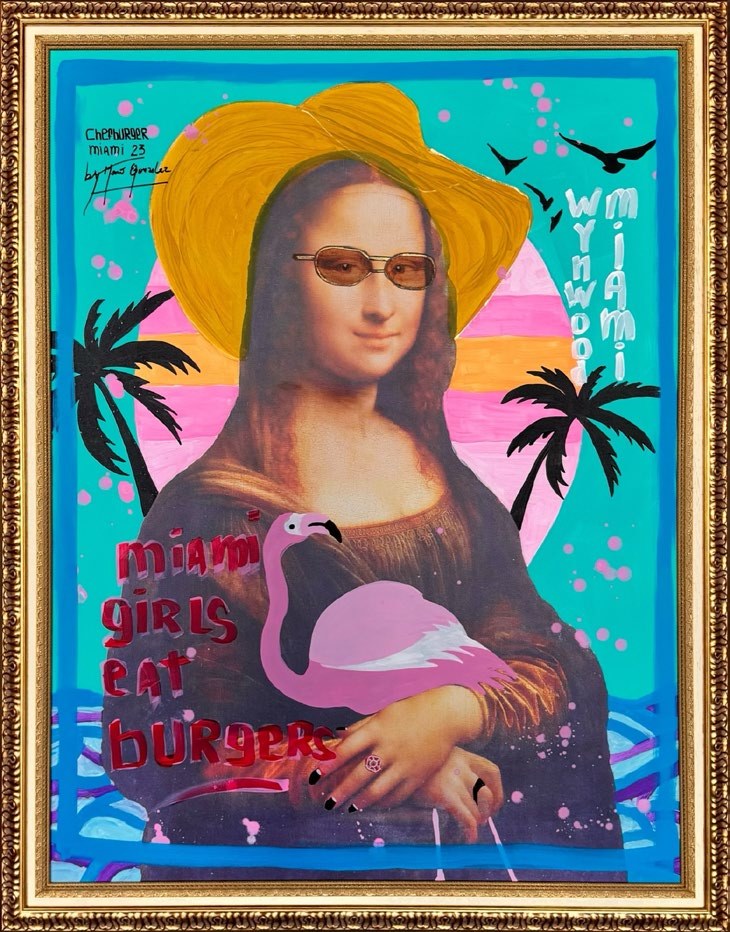 Mona in Miami: the Mona Lisa in sunglasses and a sun hat with a pink flamingo and palm trees, on turquoise, in a gold frame