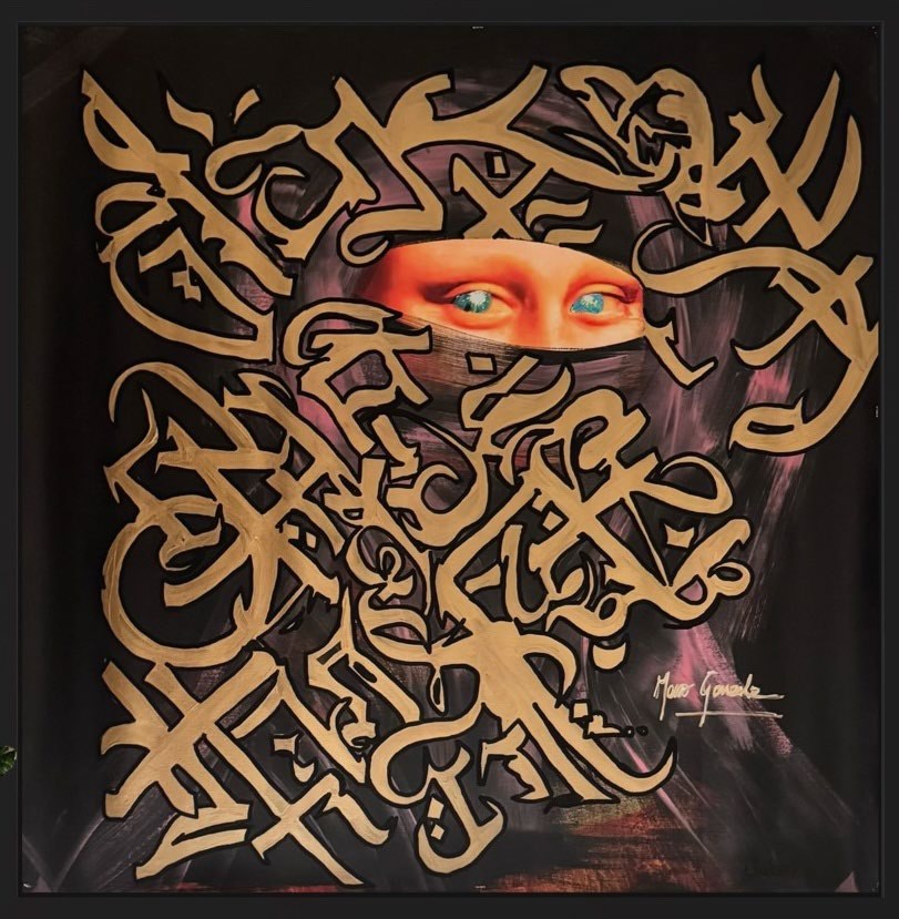 Golden Gaze: Mona Lisa’s blue eyes behind a veil of gold calligraphy strokes on black